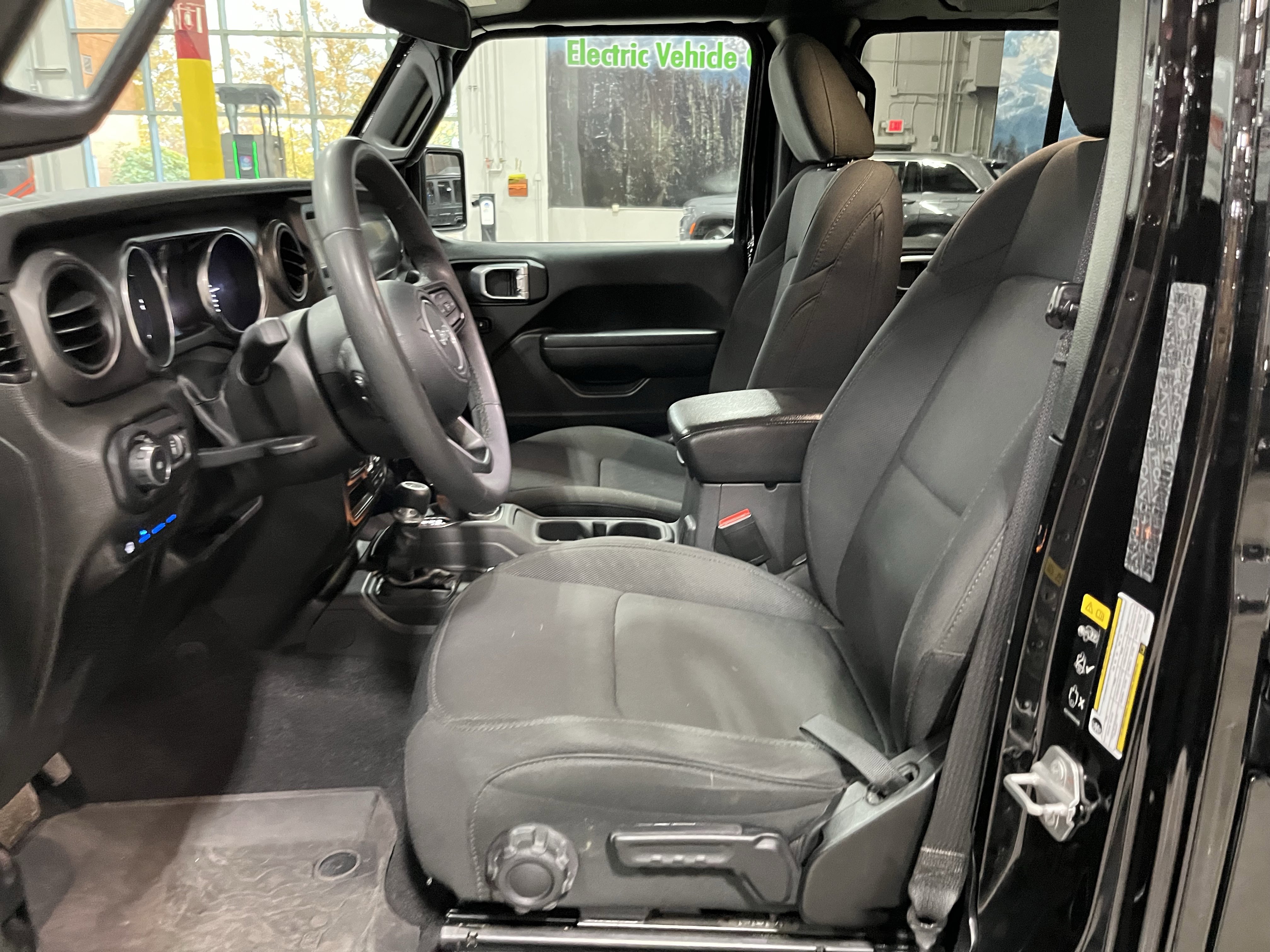 Used 2023 Jeep Wrangler Unlimited image 12