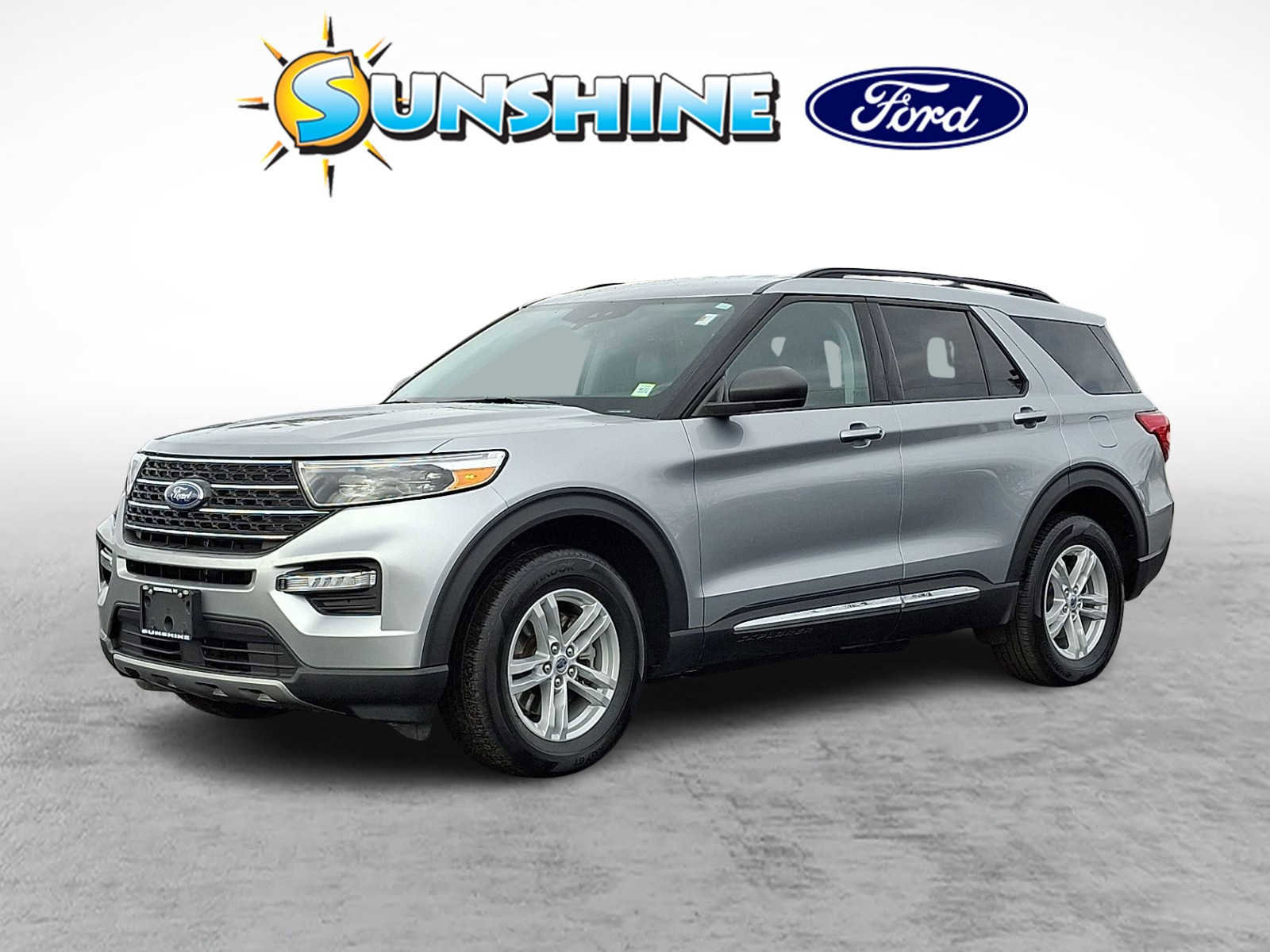 Certified 2024 Ford Explorer XLT w/ Equipment Group 202A AWD/4WD image 3