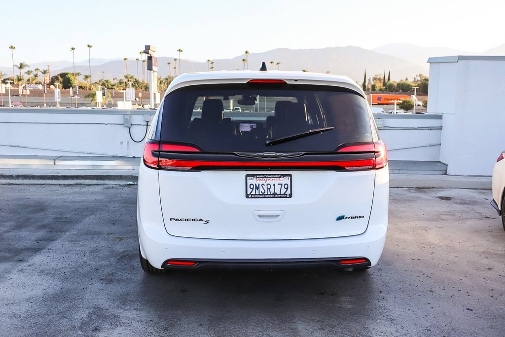 Used 2024 Chrysler Pacifica Limited FWD image 8