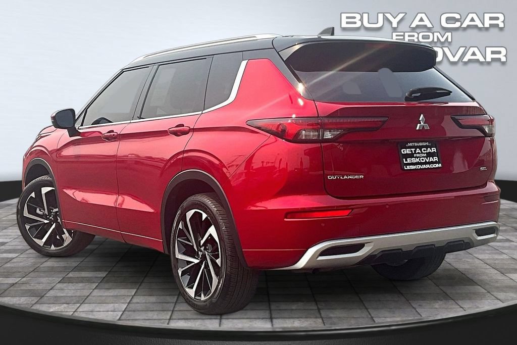Used 2024 Mitsubishi Outlander SEL AWD/4WD image 2