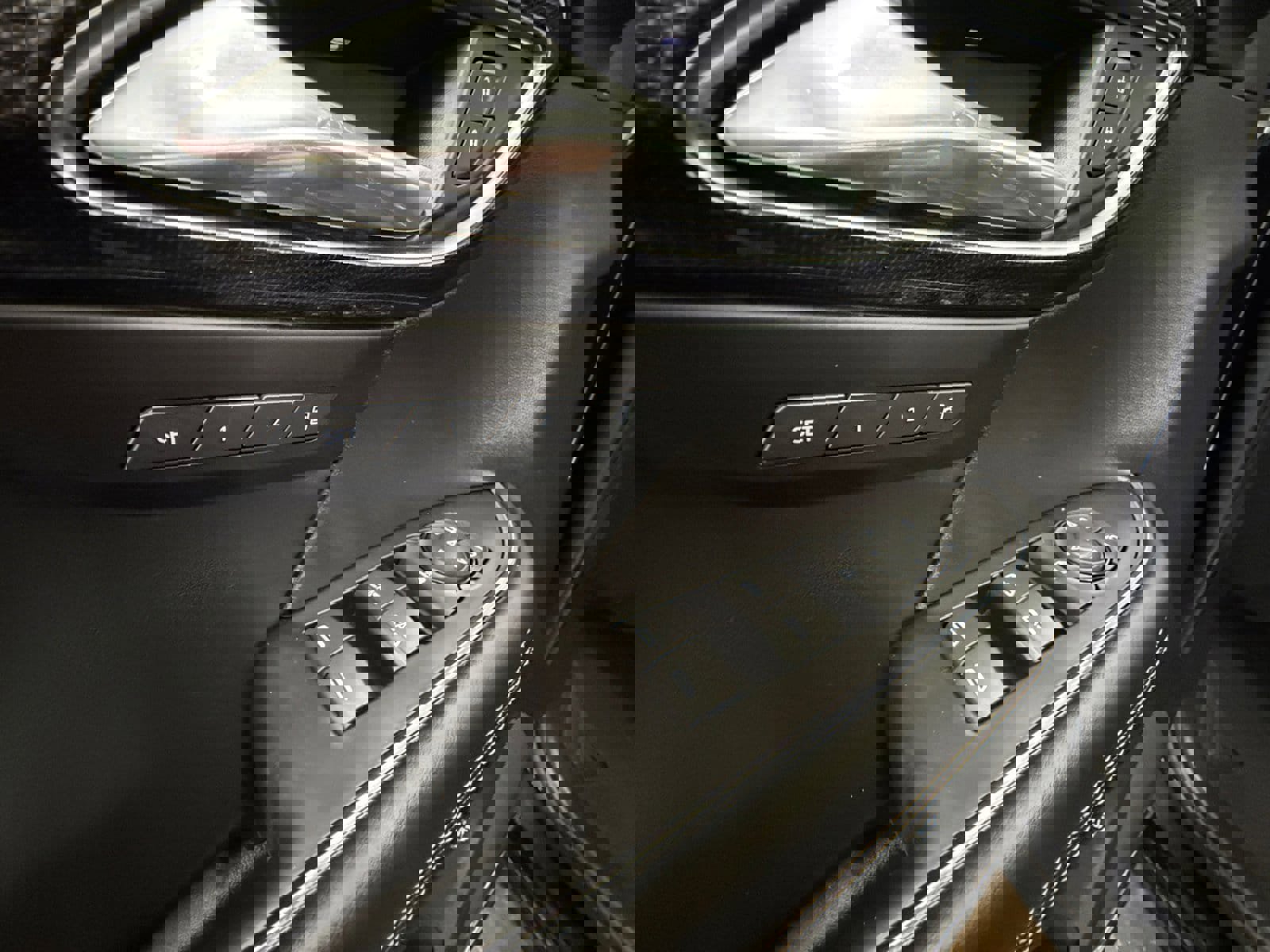 Used 2023 Buick Envision Essence w/ Technology Package I image 25