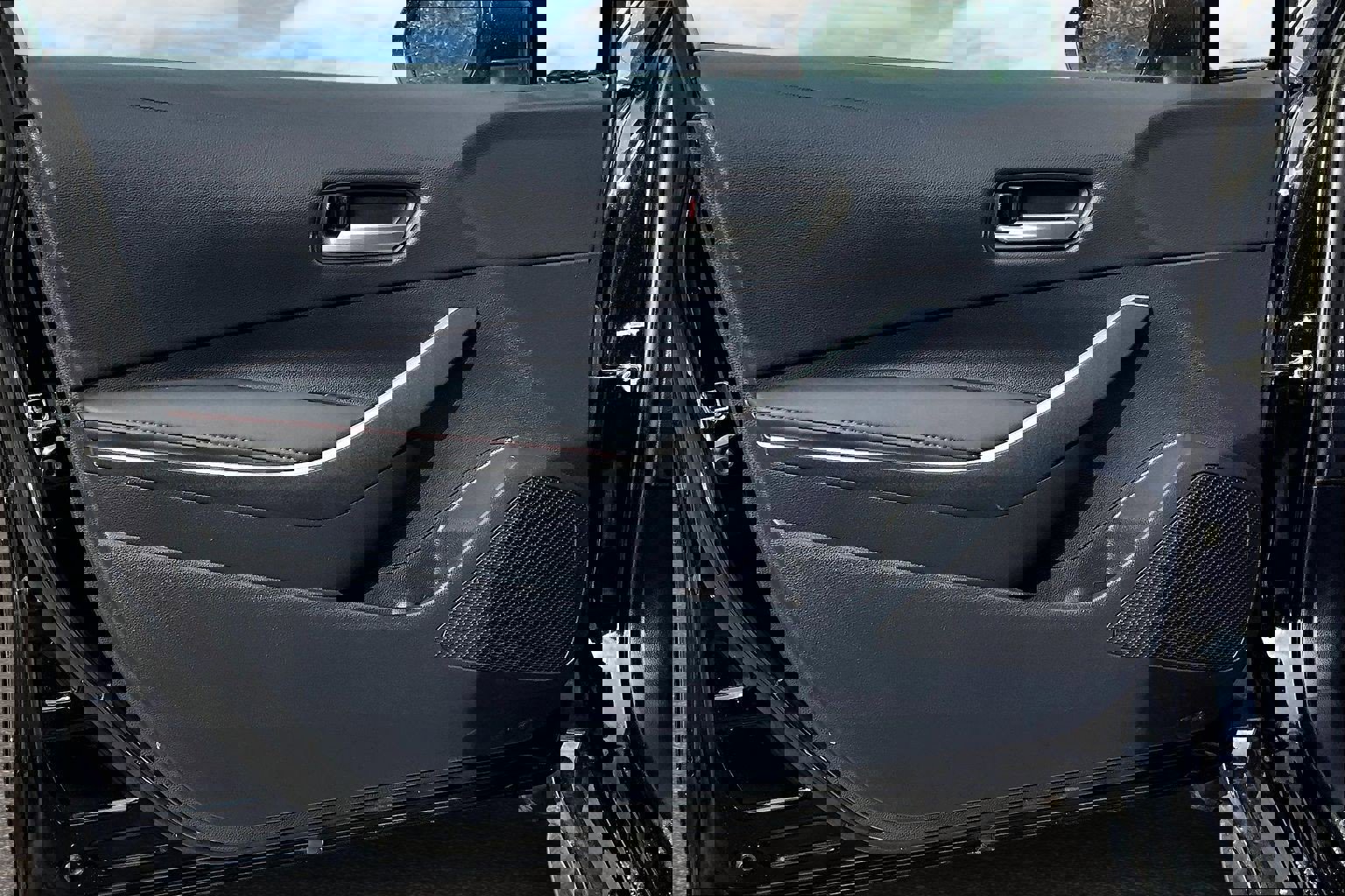 Used 2025 Toyota Corolla SE image 12