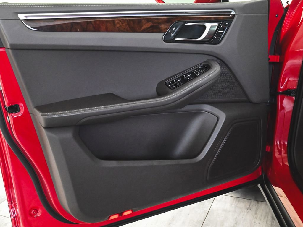 Used 2023 Porsche Macan S image 8