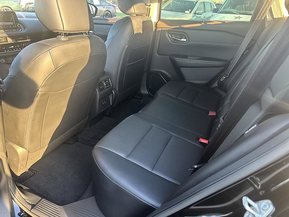 Certified 2023 Nissan Rogue SV w/ SV Premium B Package FWD image 17