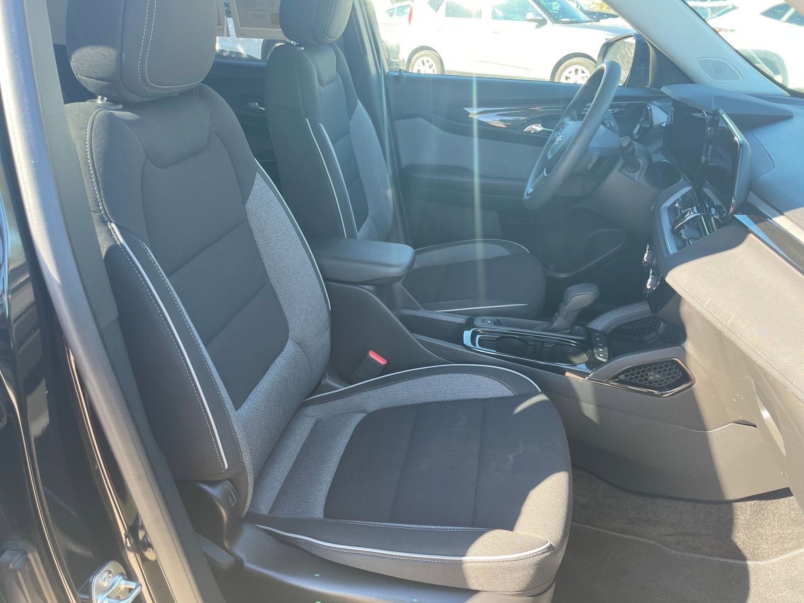 Used 2025 Chevrolet TrailBlazer LT FWD image 37