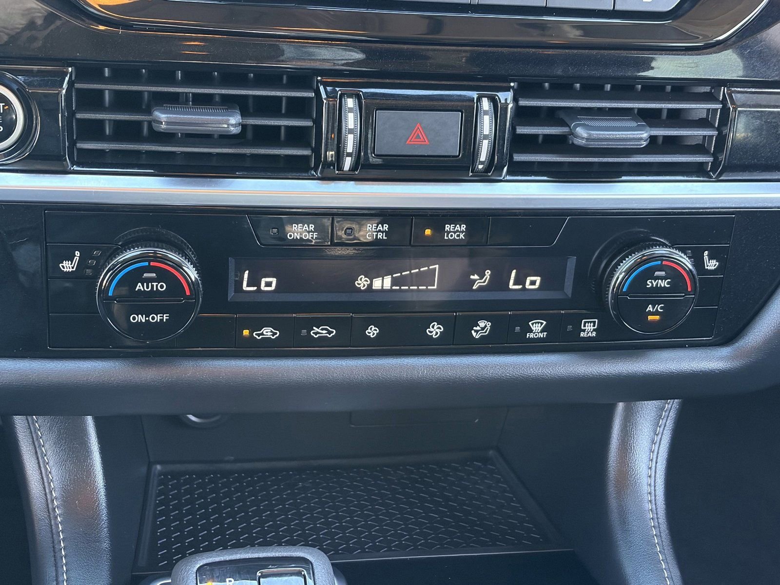 Used 2023 Nissan Pathfinder SV image 29