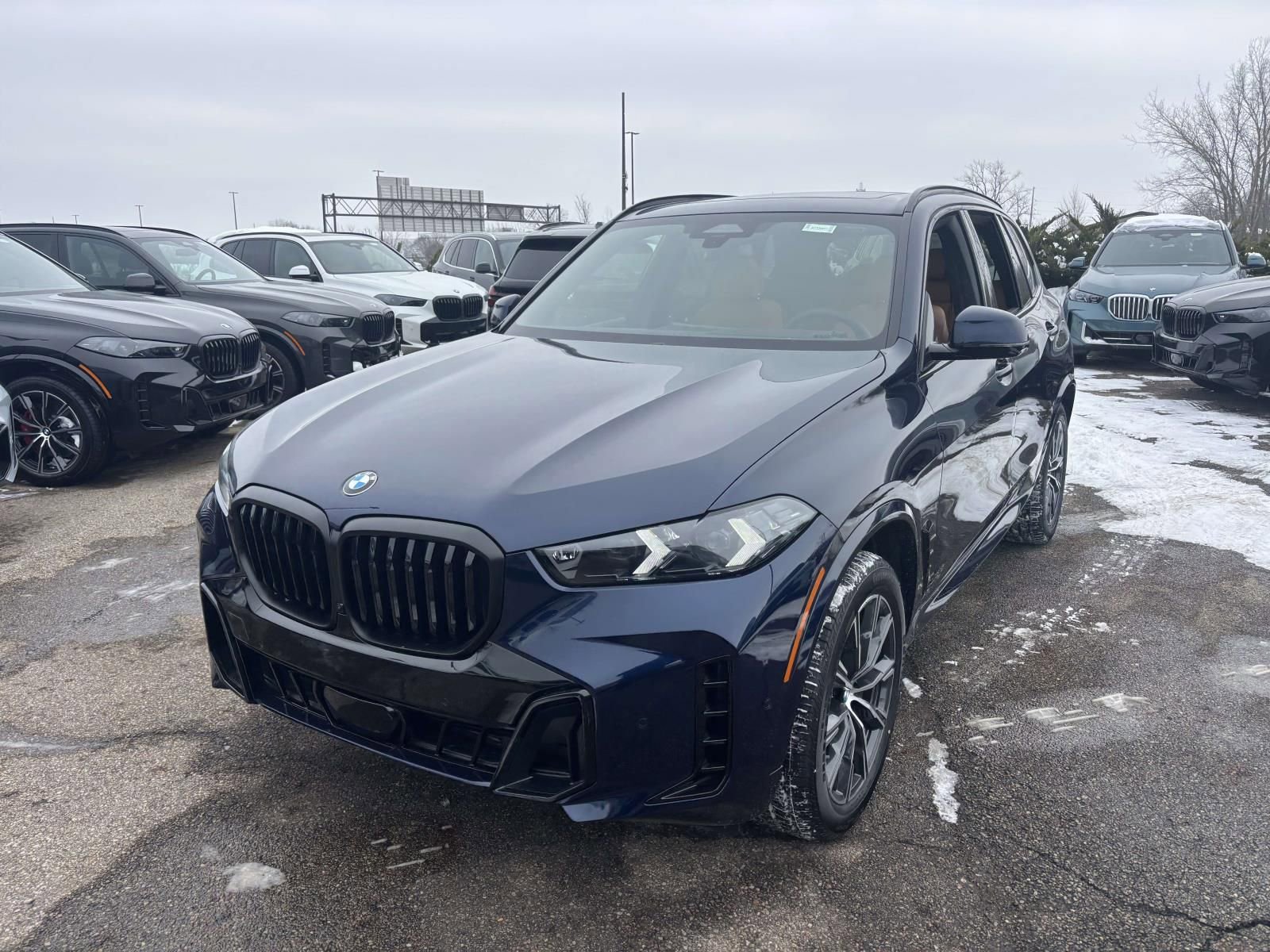 New 2026 BMW X5 xDrive40i w/ M Sport Package AWD/4WD image 3