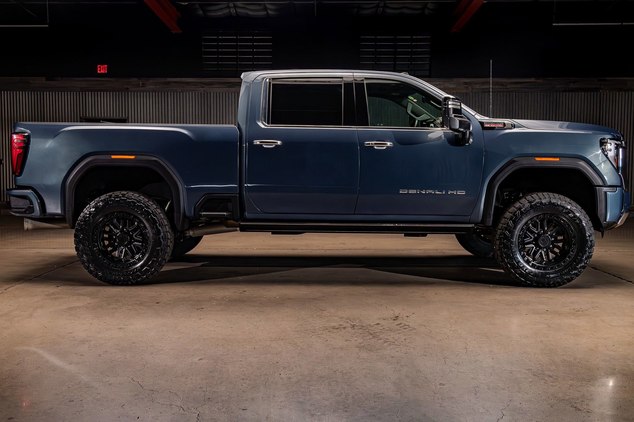 Used 2025 GMC Sierra 2500 Denali w/ Denali Reserve Package AWD/4WD image 11