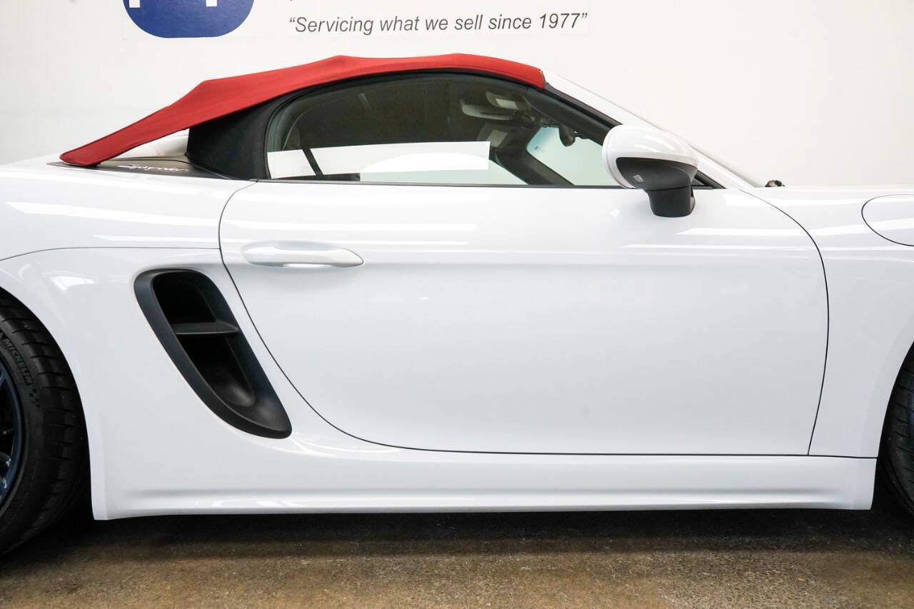 Used 2020 Porsche 718 Boxster Spyder RWD image 20