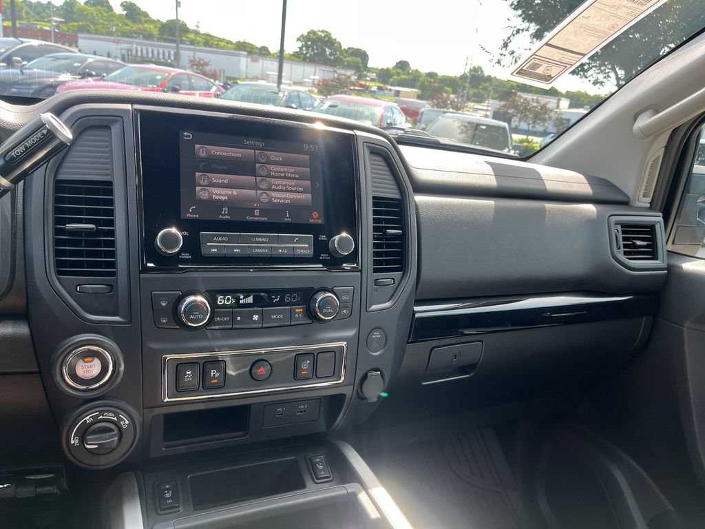 Used 2024 Nissan Titan SV w/ SV Convenience Package AWD/4WD image 14