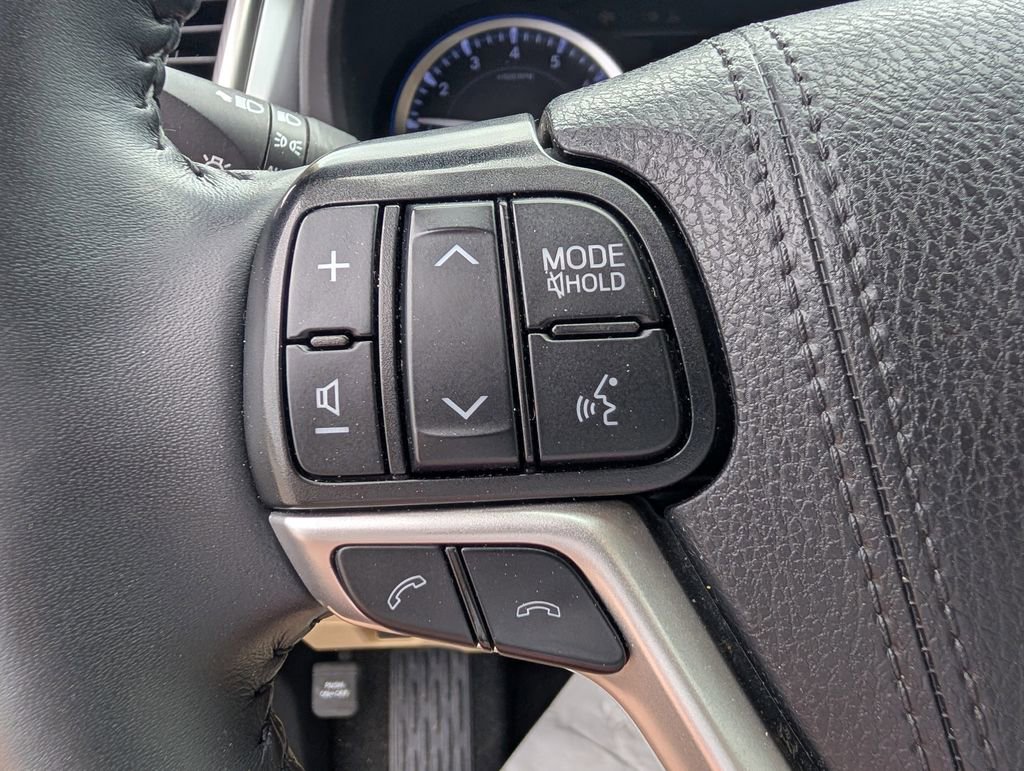 Used 2019 Toyota Highlander Limited image 22