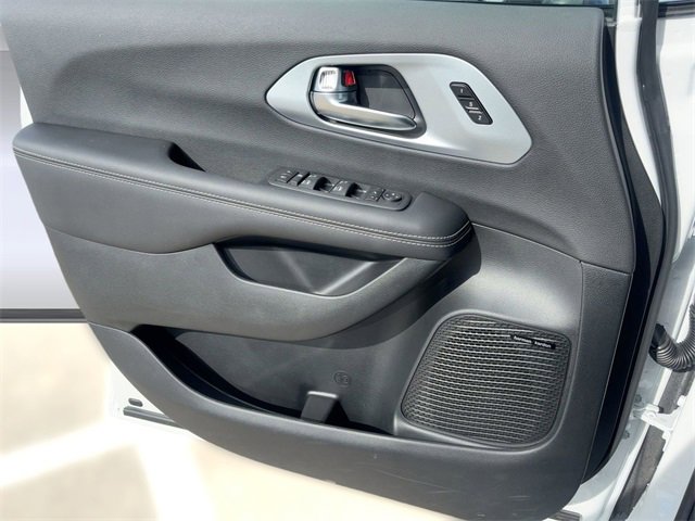New 2026 Chrysler Pacifica Limited w/ Uconnect Theater Family Group image 13