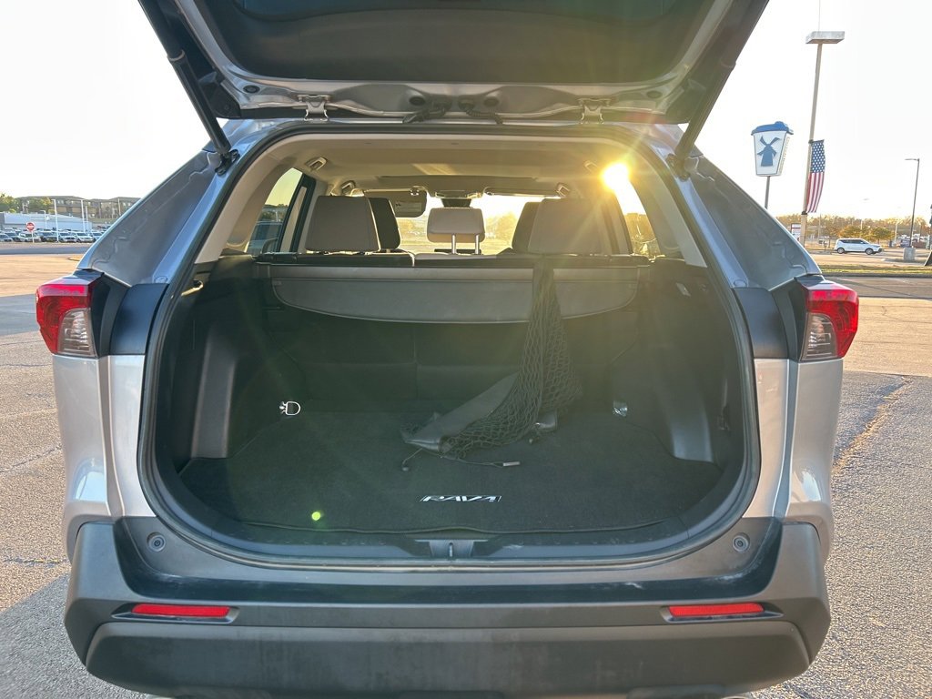 Used 2019 Toyota RAV4 XLE image 21