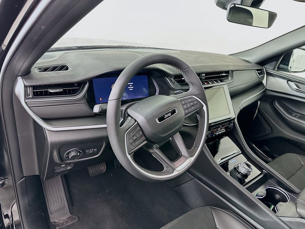 New 2025 Jeep Grand Cherokee L Altitude image 14