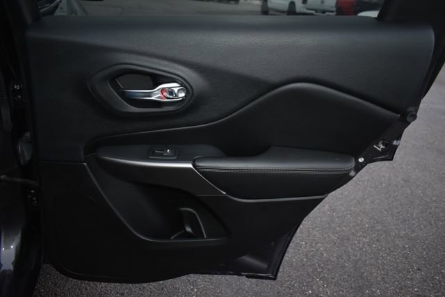 Used 2019 Jeep Cherokee Limited w/ Luxury Group image 46