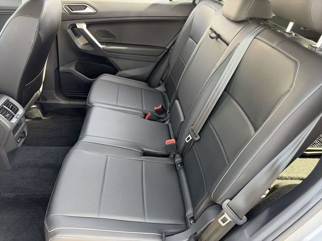Used 2021 Volkswagen Tiguan SEL AWD/4WD image 19