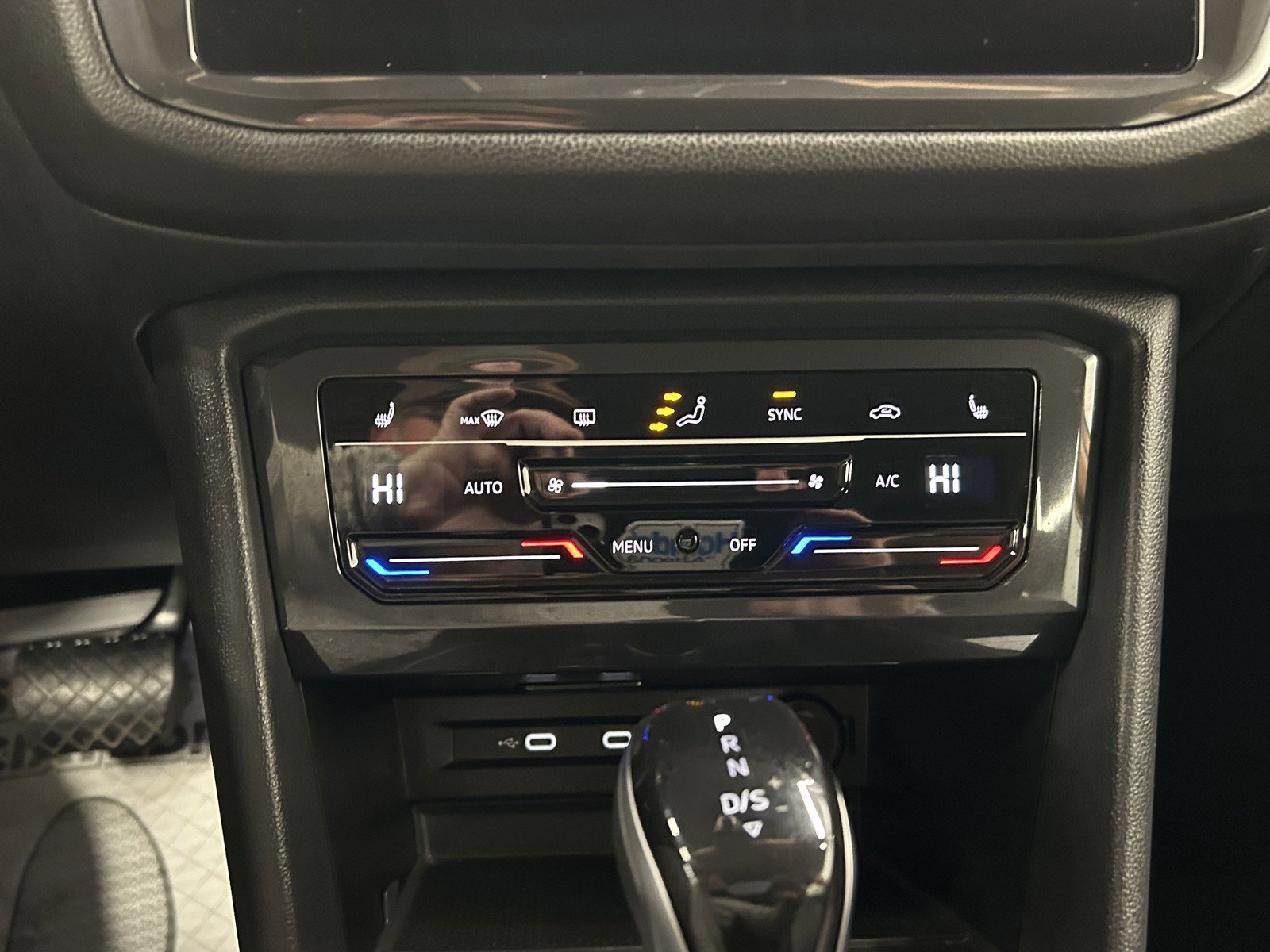 Used 2024 Volkswagen Tiguan SE image 29