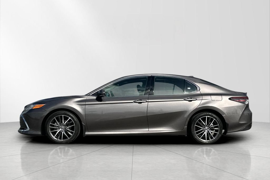 Used 2021 Toyota Camry XLE w/ Navigation Package FWD image 3