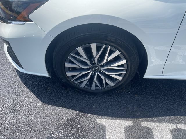 Used 2025 Nissan Altima 2.5 SV FWD image 3