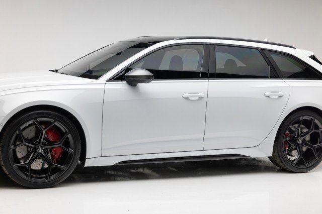Used 2024 Audi RS 6 performance w/ Matte Carbon Package image 37