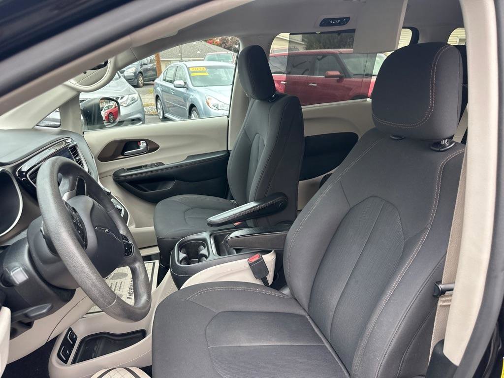 Used 2017 Chrysler Pacifica Touring Plus w/ Tire & Wheel Group image 20