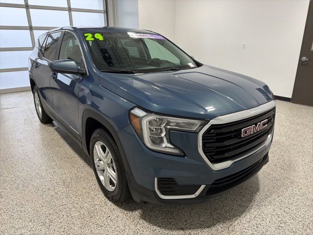 Used 2024 GMC Terrain SLE image 3