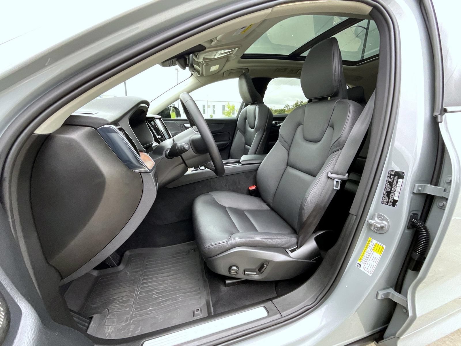Used 2024 Volvo XC60 B5 Plus w/ Protection Package Premier AWD/4WD image 11