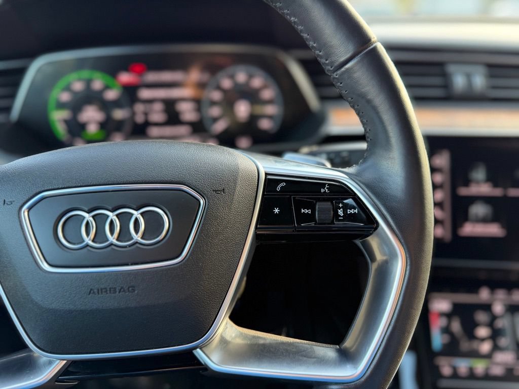 Used 2021 Audi e-tron Prestige w/ Prestige Package AWD/4WD image 35