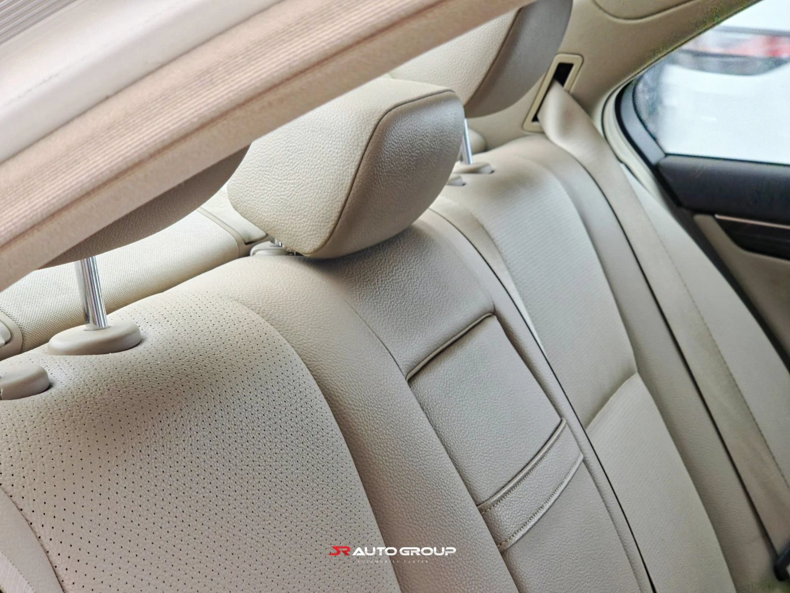 Used 2012 Mercedes-Benz C 300 4MATIC Sedan image 45