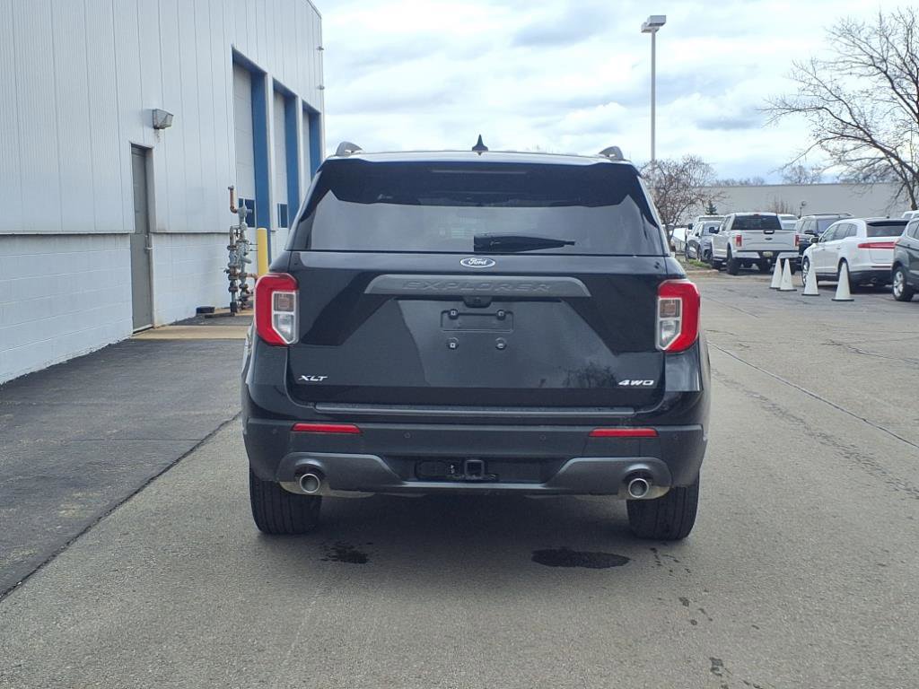Certified 2023 Ford Explorer XLT w/ Equipment Group 202A image 5