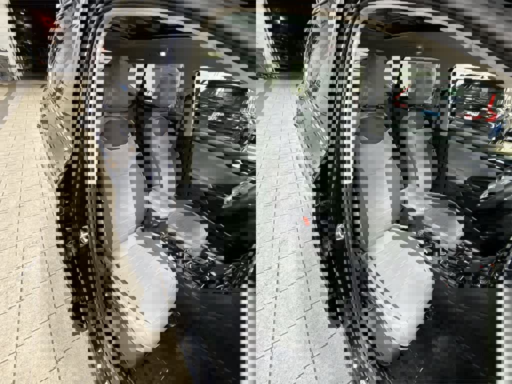 Used 2023 Volkswagen Taos SE w/ Panoramic Sunroof Package image 16