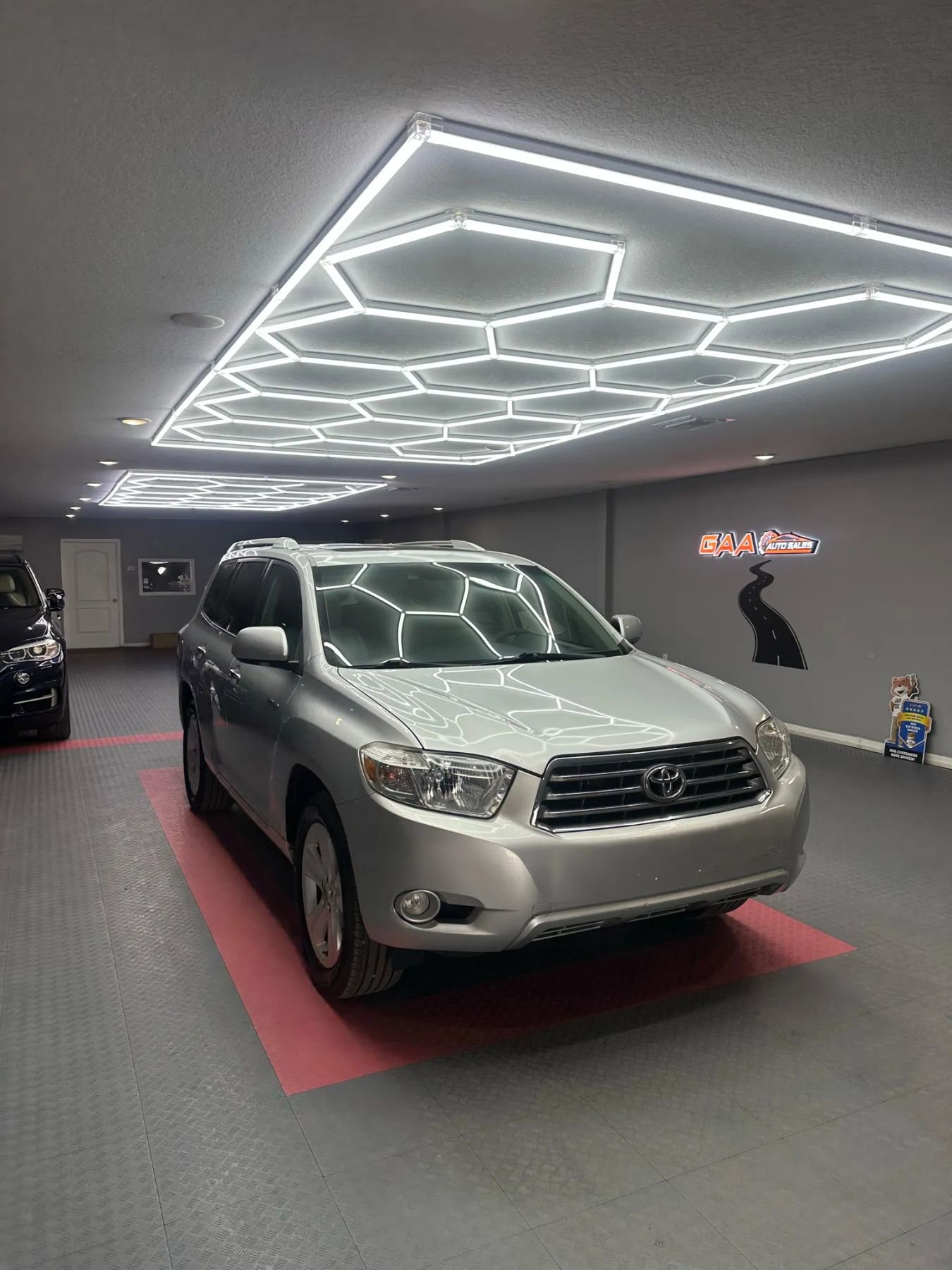 Used 2010 Toyota Highlander Limited image 1