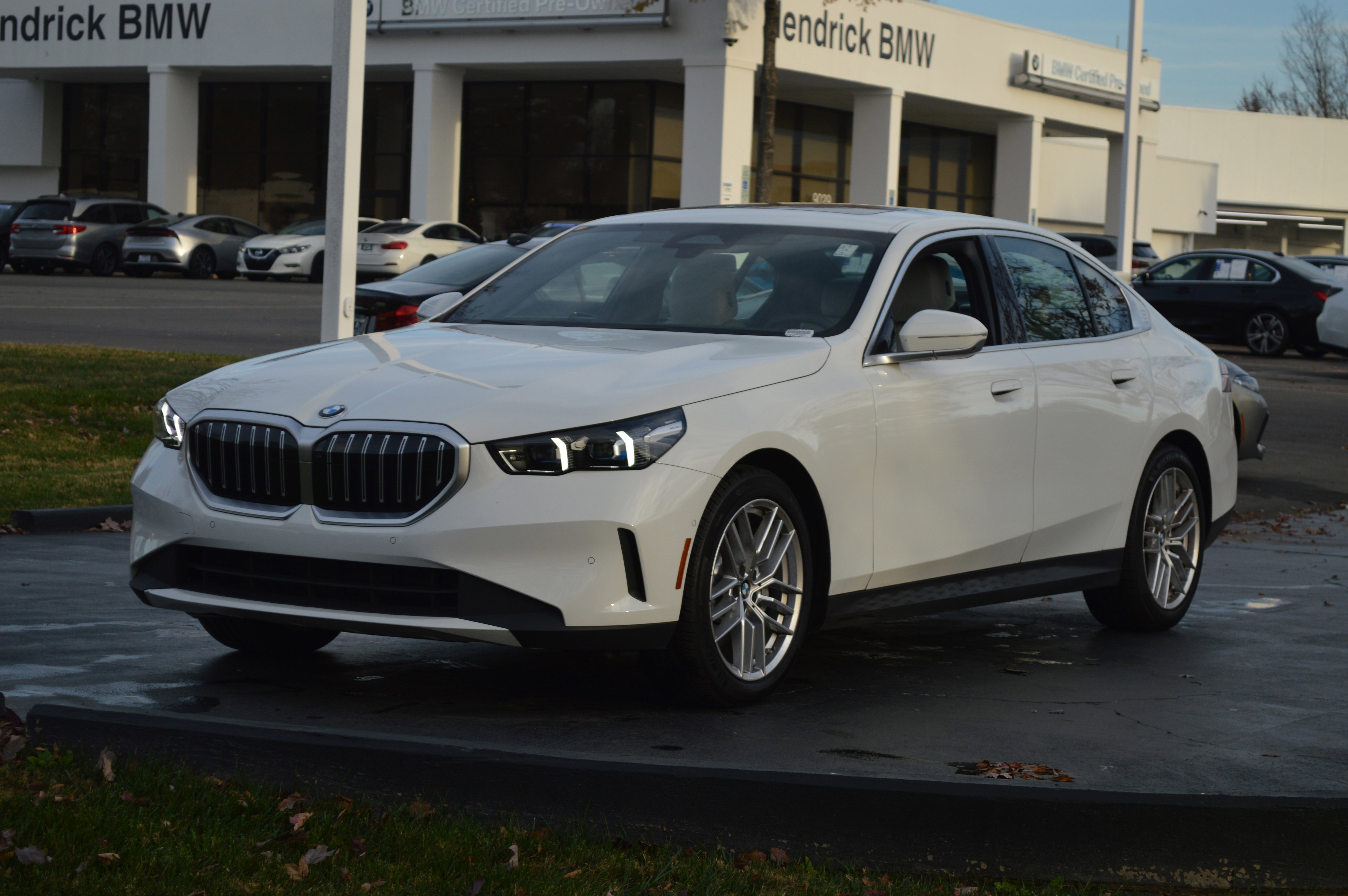 Used 2025 BMW 530i xDrive w/ Premium Package image 3