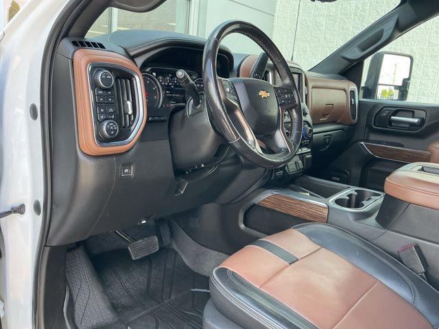 Used 2022 Chevrolet Silverado 3500 High Country w/ Technology Package AWD/4WD image 22