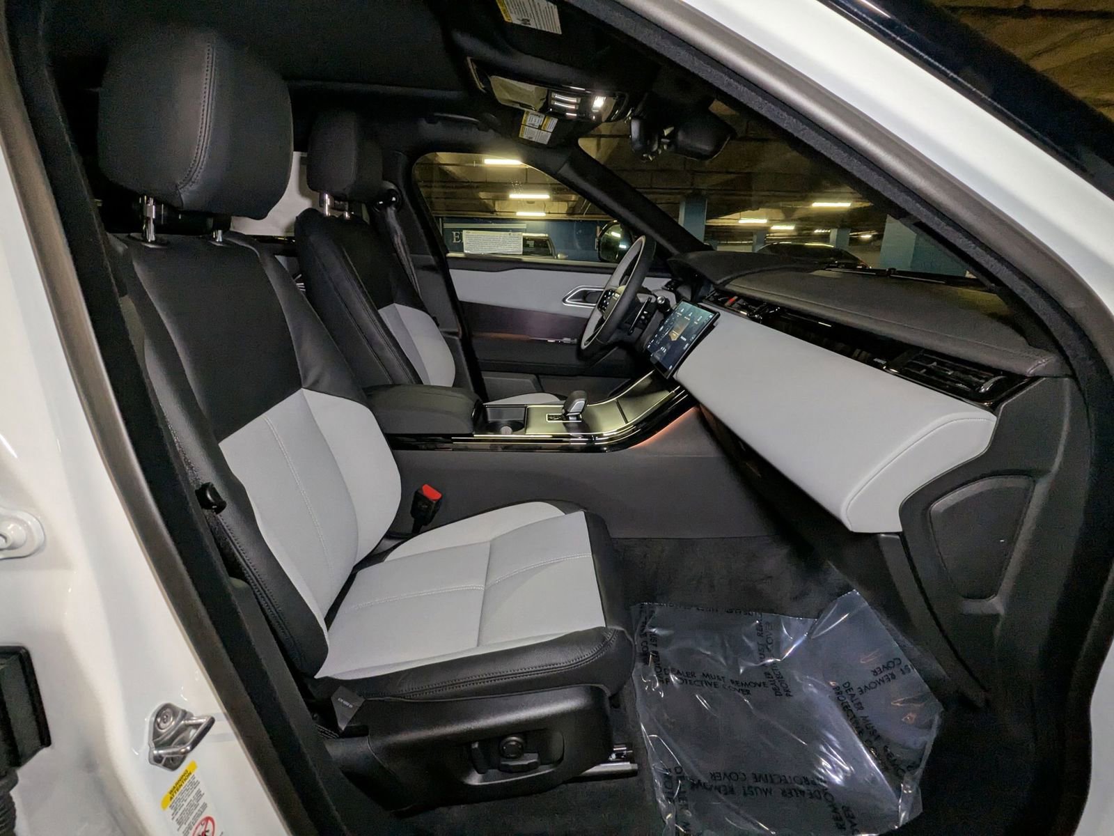 New 2026 Land Rover Range Rover Velar Dynamic SE image 17