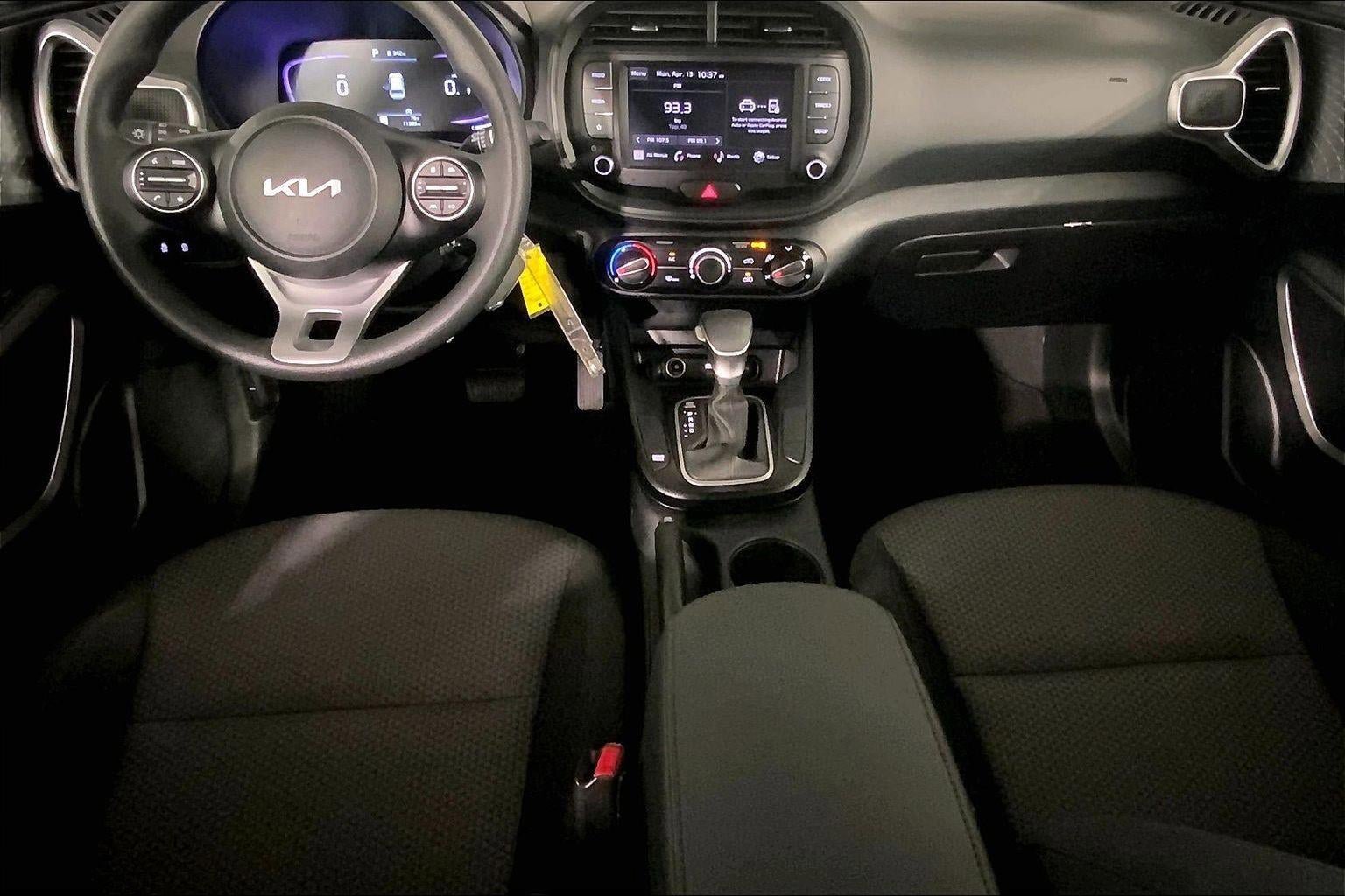 Used 2025 Kia Soul LX w/ LX Technology Package FWD image 15