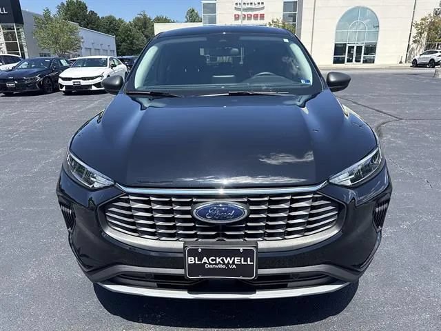 Used 2025 Ford Escape Active w/ Cold Weather Package FWD image 2