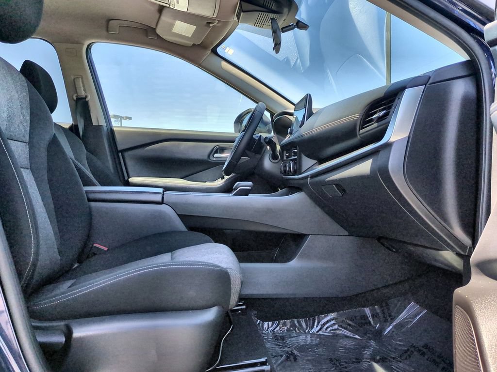 Used 2025 Nissan Rogue SV FWD image 35
