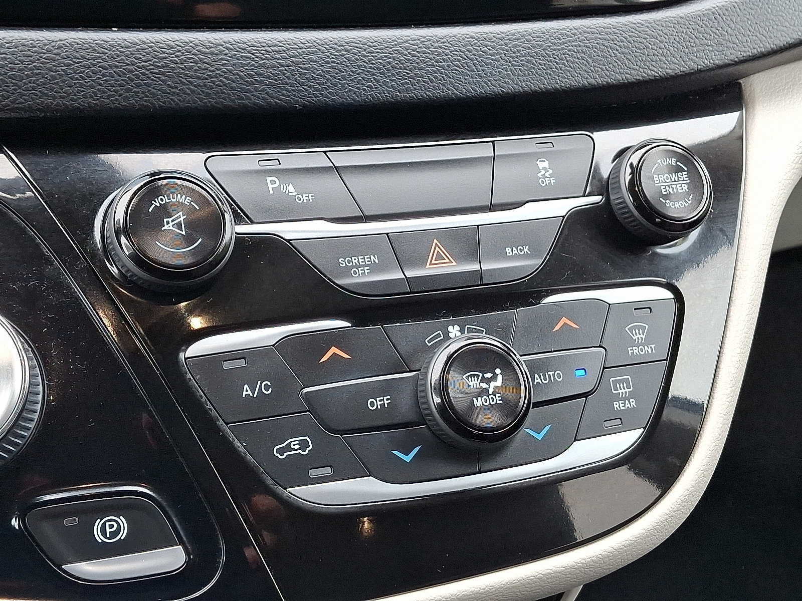 Used 2017 Chrysler Pacifica Touring-L Plus image 16