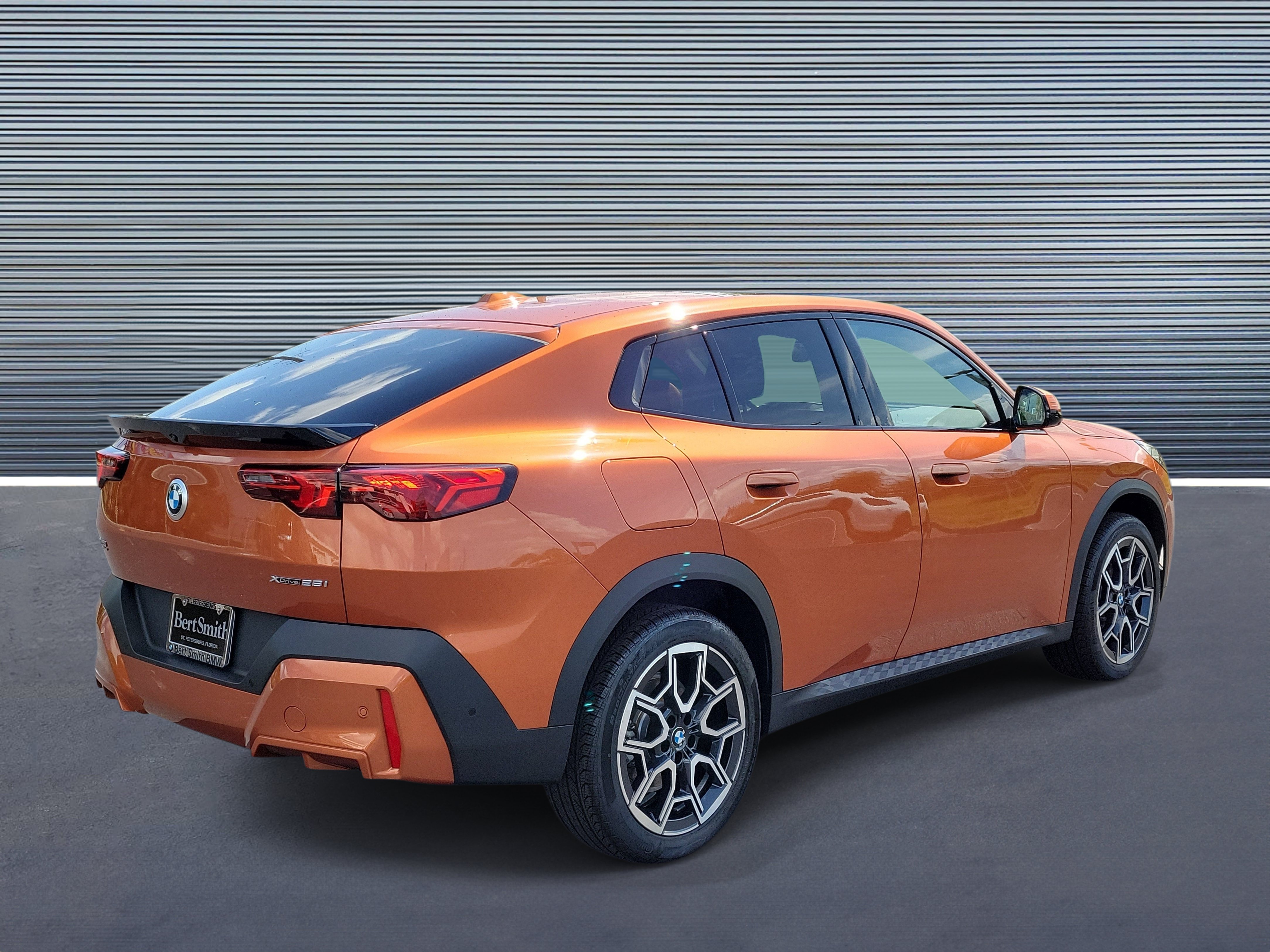Used 2024 BMW X2 xDrive28i AWD/4WD image 3