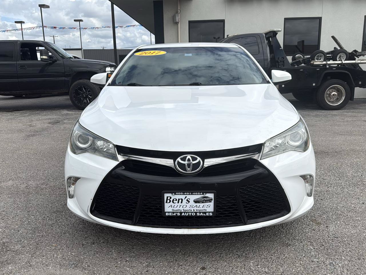Used 2017 Toyota Camry SE FWD image 3