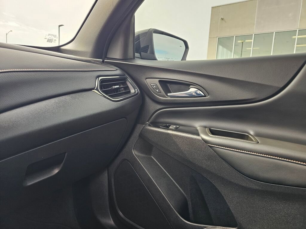 Used 2024 Chevrolet Equinox Premier image 28