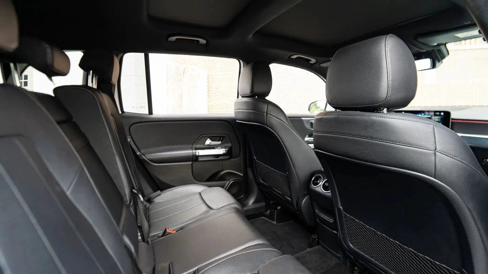 Used 2020 Mercedes-Benz GLB 250 4MATIC w/ Premium Package image 19