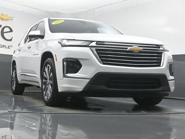 Used 2023 Chevrolet Traverse Premier image 3