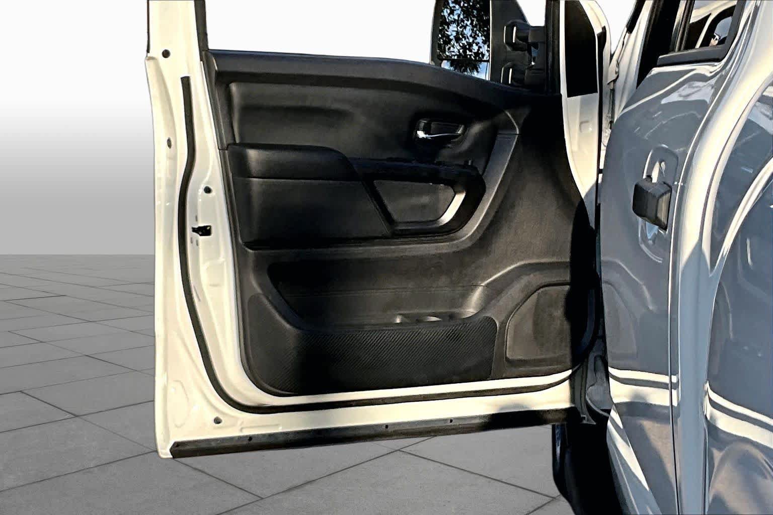 Certified 2023 Nissan Titan SV w/ SV Convenience Package RWD image 22