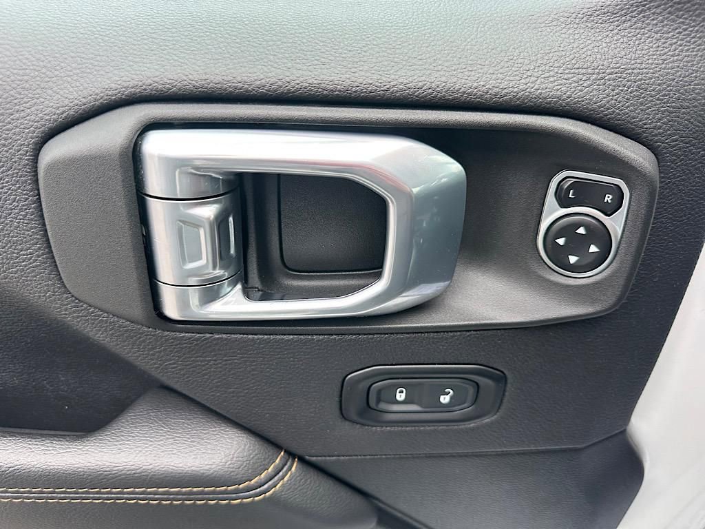 Used 2022 Jeep Gladiator Overland image 19