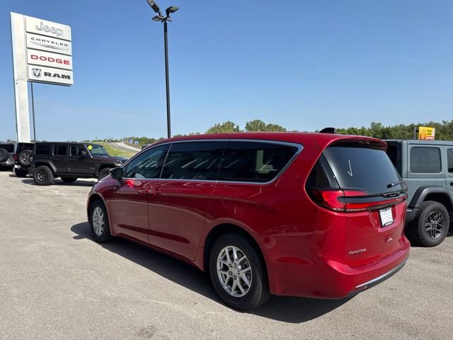 New 2027 Chrysler Pacifica Select FWD image 6