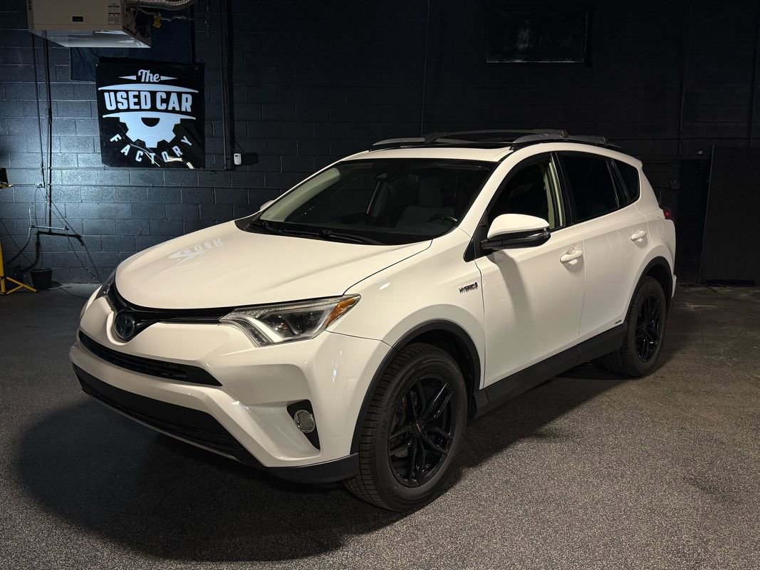 Used 2018 Toyota RAV4 LE w/ All Weather Liner Package AWD/4WD image 1