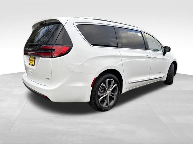 New 2026 Chrysler Pacifica Pinnacle image 7