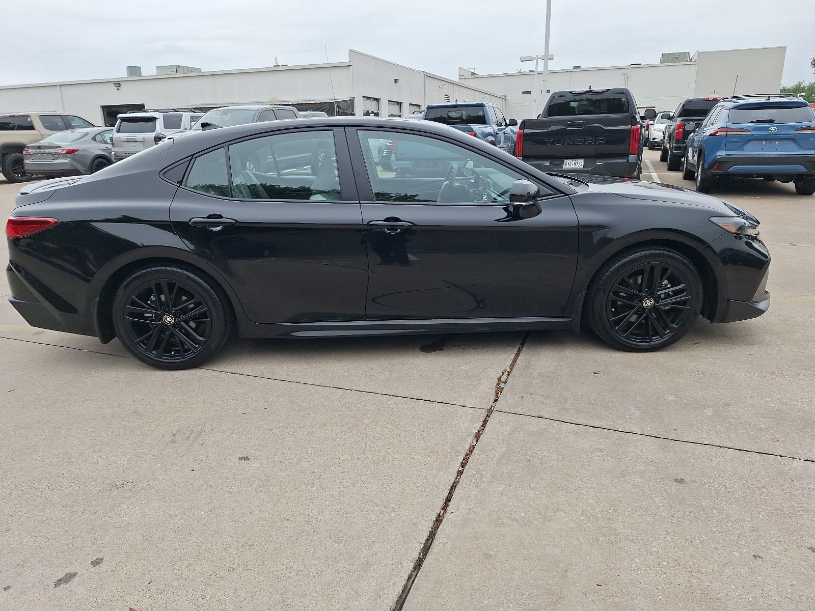 Used 2025 Toyota Camry SE FWD image 7
